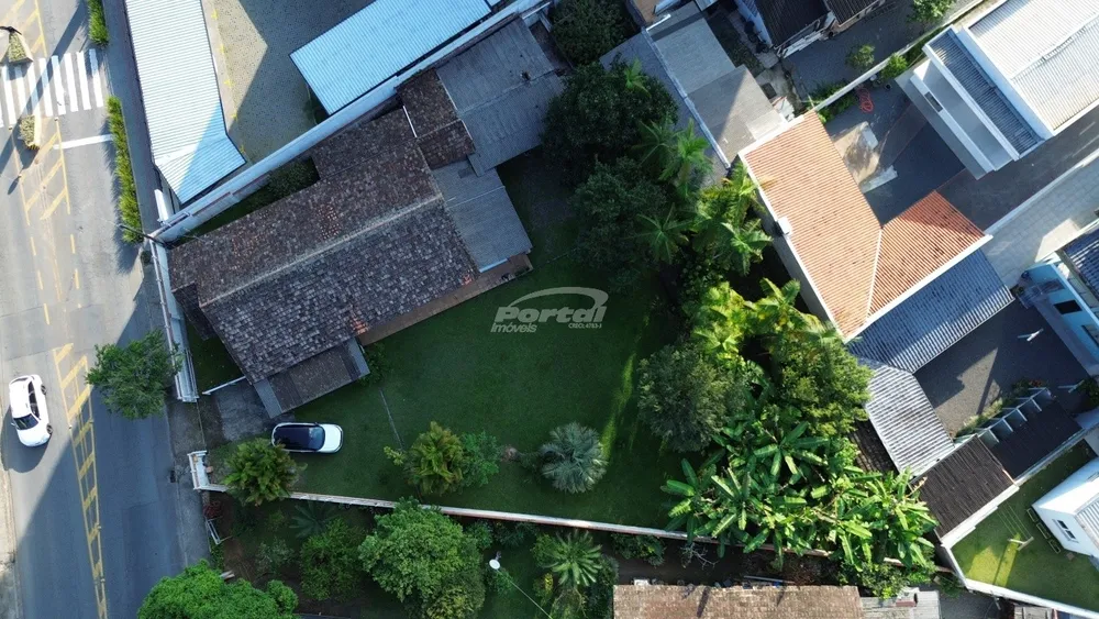Casa, 4 quartos, 218 m² - Foto 1