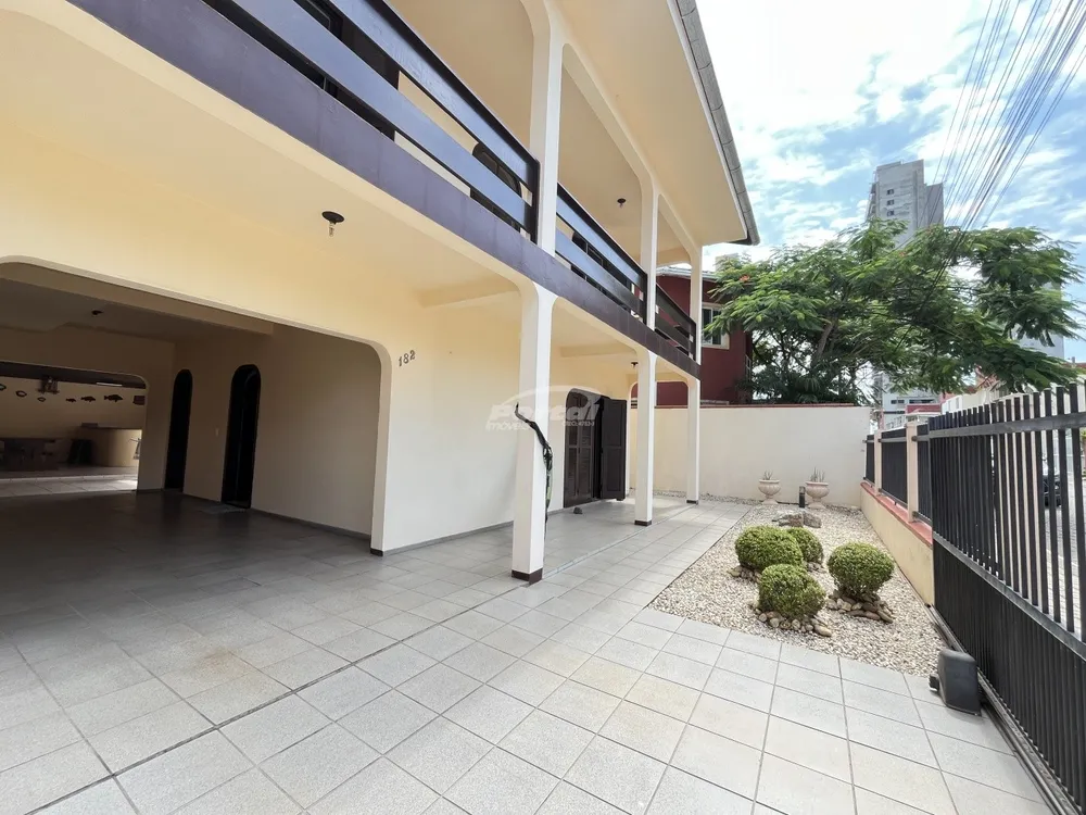 Casa, 4 quartos, 224 m² - Foto 1