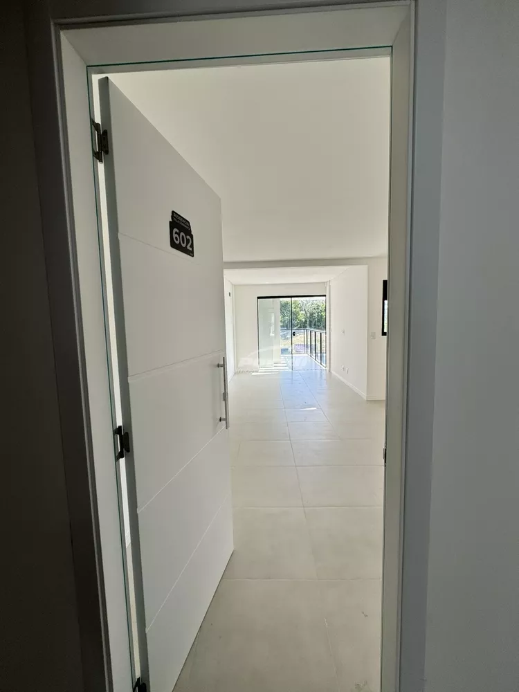 Apartamento à venda com 2 quartos, 68m² - Foto 4