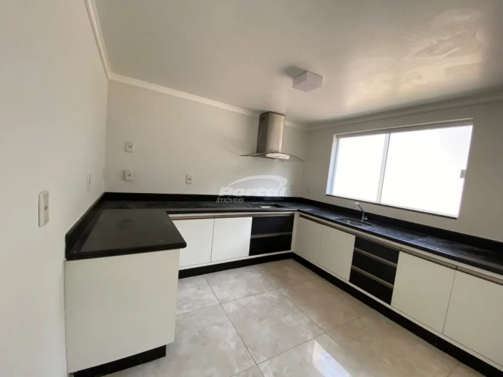 Casa, 4 quartos, 235 m² - Foto 1