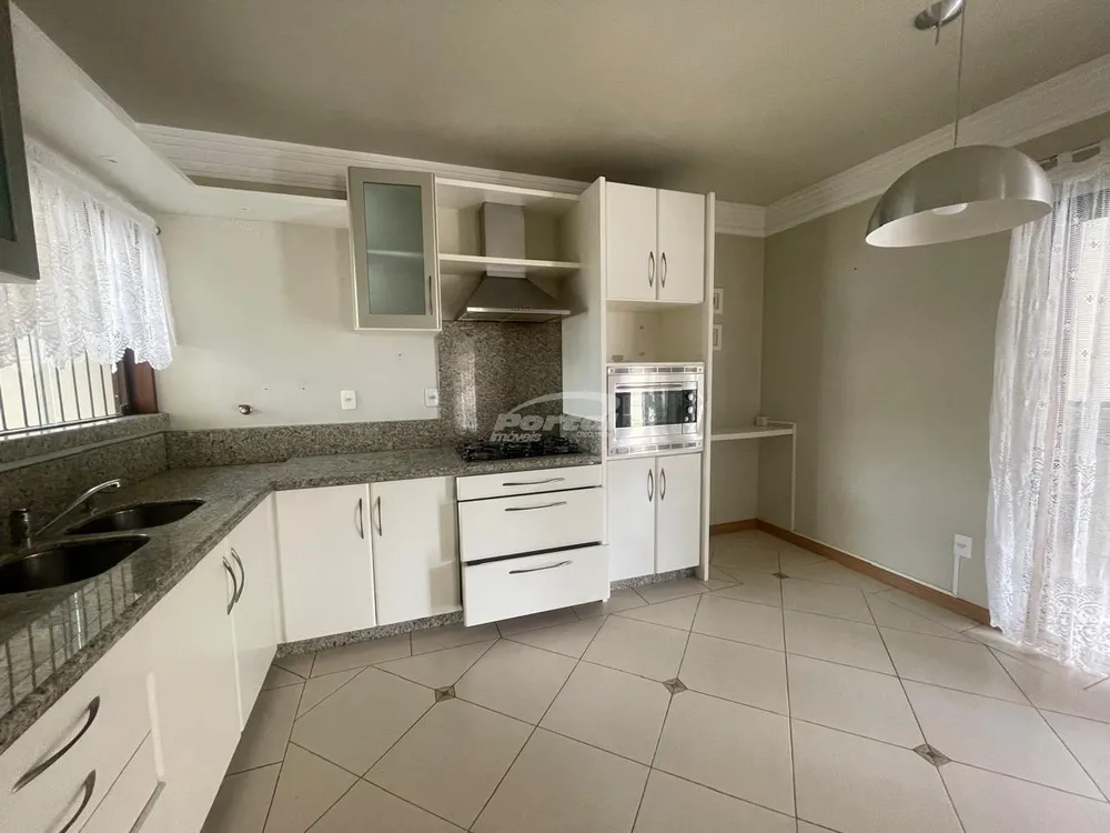 Casa, 4 quartos, 238 m² - Foto 3
