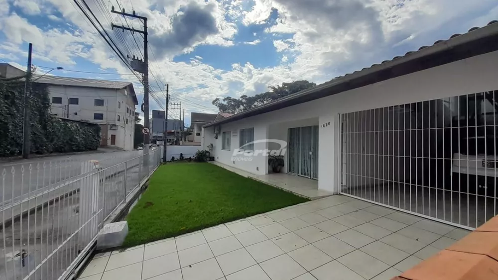 Casa para alugar com 5 quartos, 285m² - Foto 1