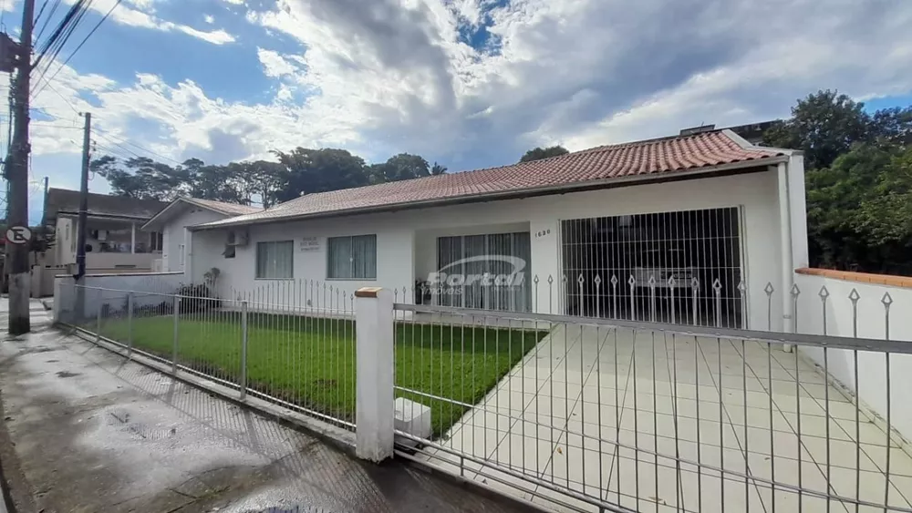 Casa para alugar com 5 quartos, 285m² - Foto 2