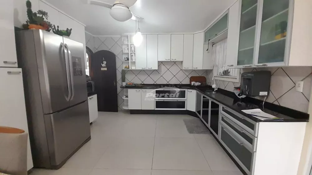 Casa para alugar com 5 quartos, 285m² - Foto 8