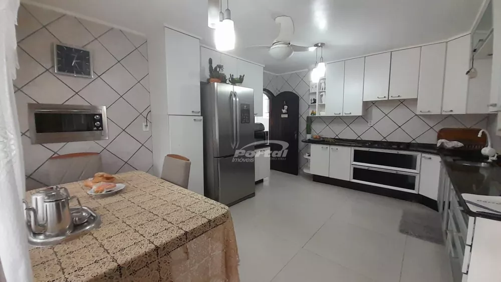 Casa para alugar com 5 quartos, 285m² - Foto 7