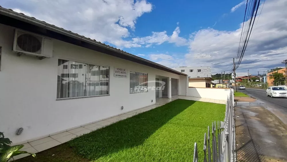 Casa para alugar com 5 quartos, 285m² - Foto 3