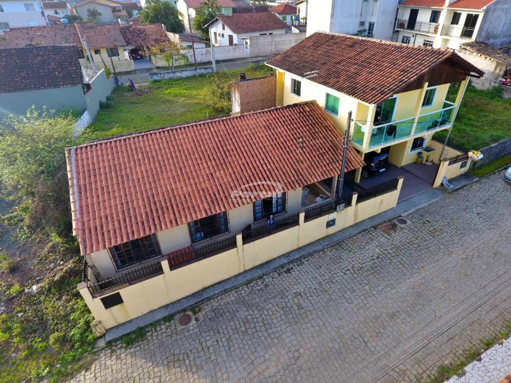 Casa, 5 quartos, 206 m² - Foto 1