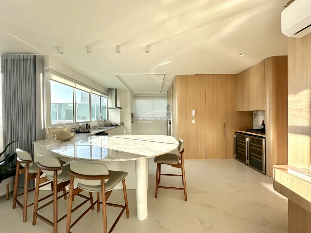 Cobertura, 4 quartos, 218 m² - Foto 2