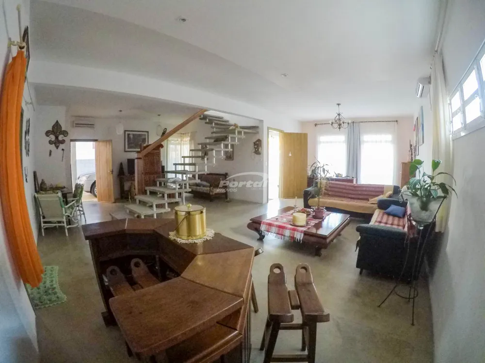 Casa, 3 quartos, 252 m² - Foto 2