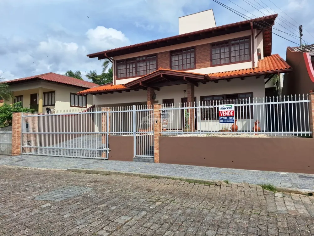Casa, 3 quartos, 235 m² - Foto 1