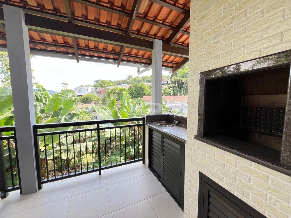 Casa à venda com 5 quartos, 250m² - Foto 3