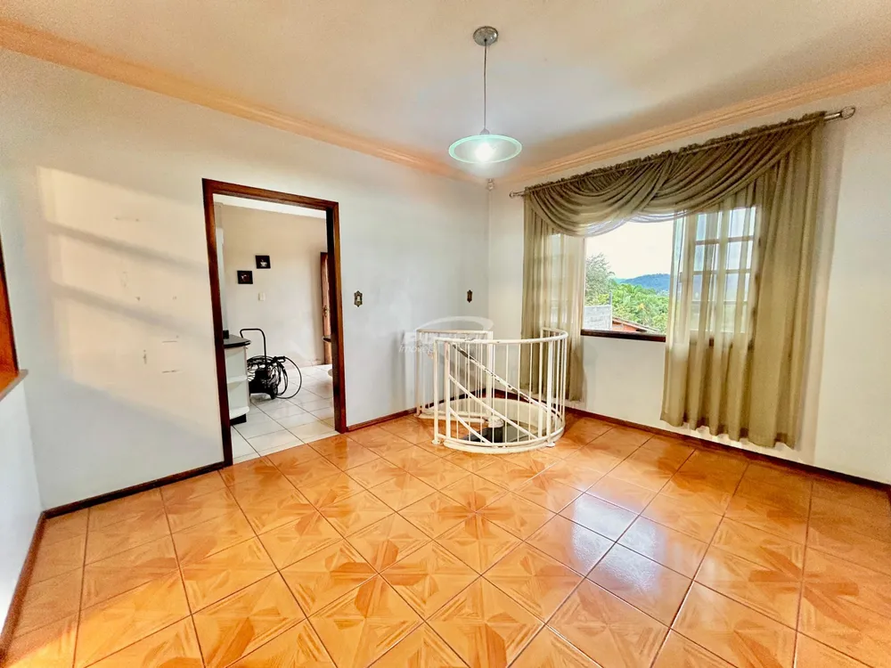 Casa, 3 quartos, 245 m² - Foto 1