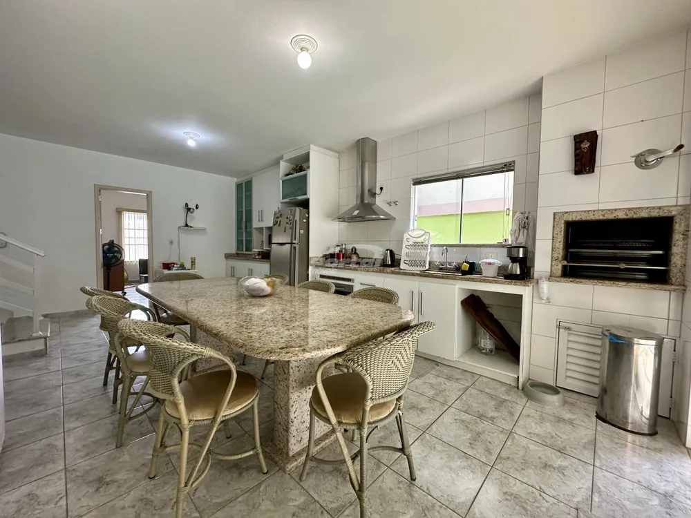 Casa, 4 quartos, 210 m² - Foto 2