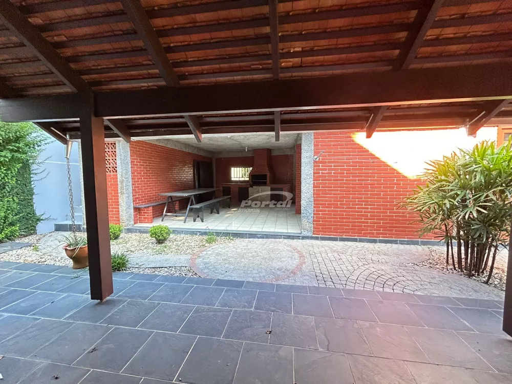 Casa à venda com 3 quartos, 259m² - Foto 4