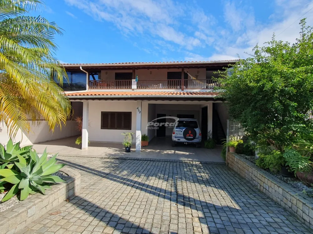 Casa, 5 quartos, 180 m² - Foto 1