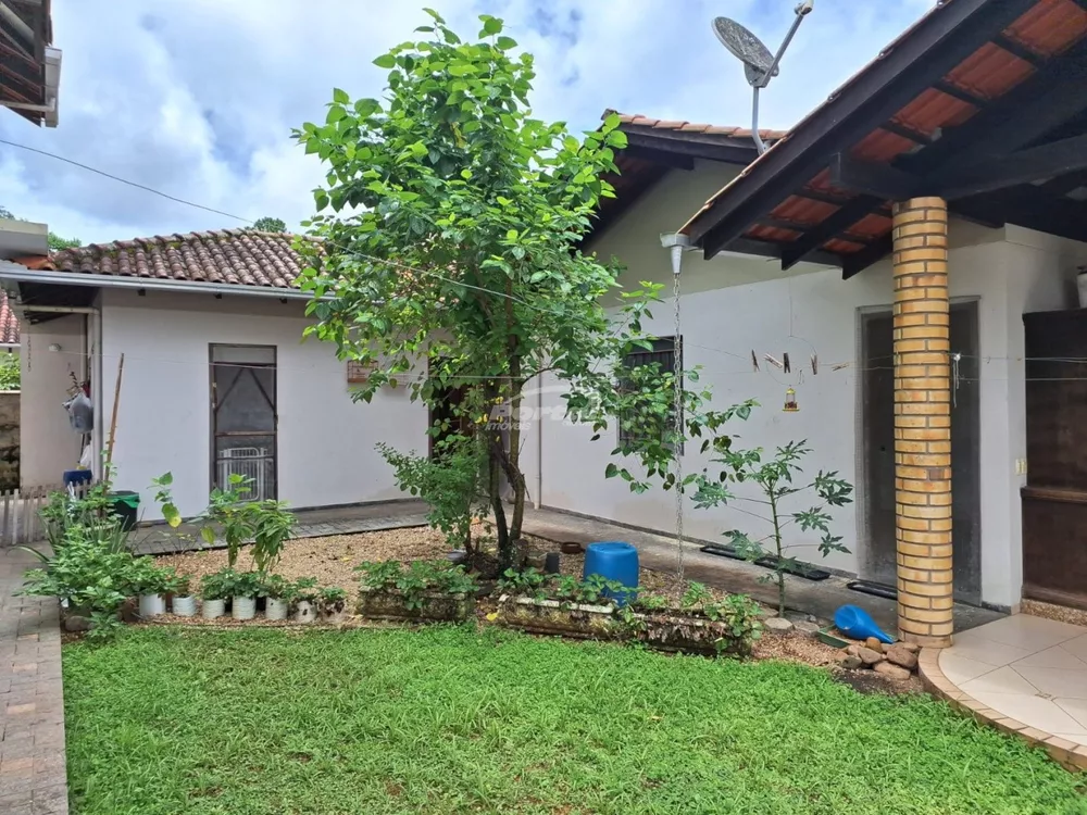 Casa à venda com 3 quartos, 246m² - Foto 4