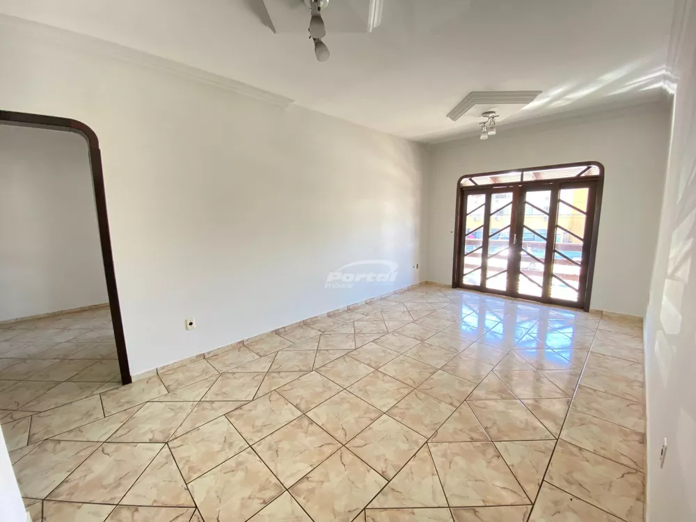 Casa à venda com 4 quartos, 250m² - Foto 2