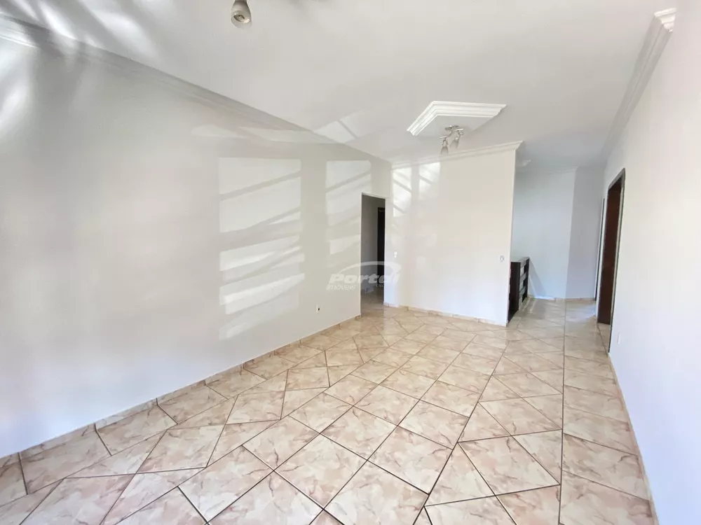 Casa à venda com 4 quartos, 250m² - Foto 3