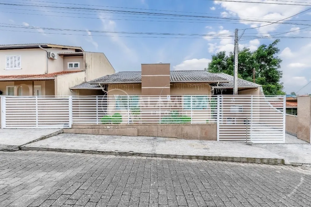 Casa, 3 quartos, 217 m² - Foto 1