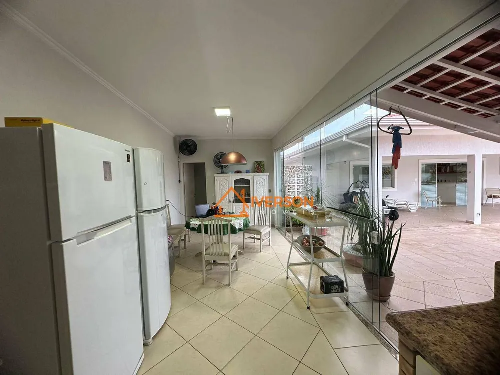 Casa, 4 quartos, 235 m² - Foto 12