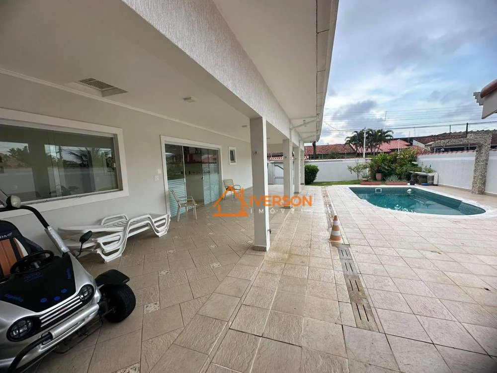 Casa, 4 quartos, 235 m² - Foto 1