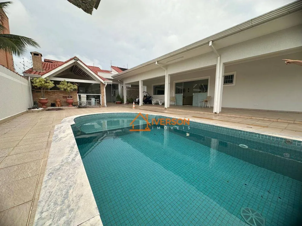 Casa, 4 quartos, 235 m² - Foto 2