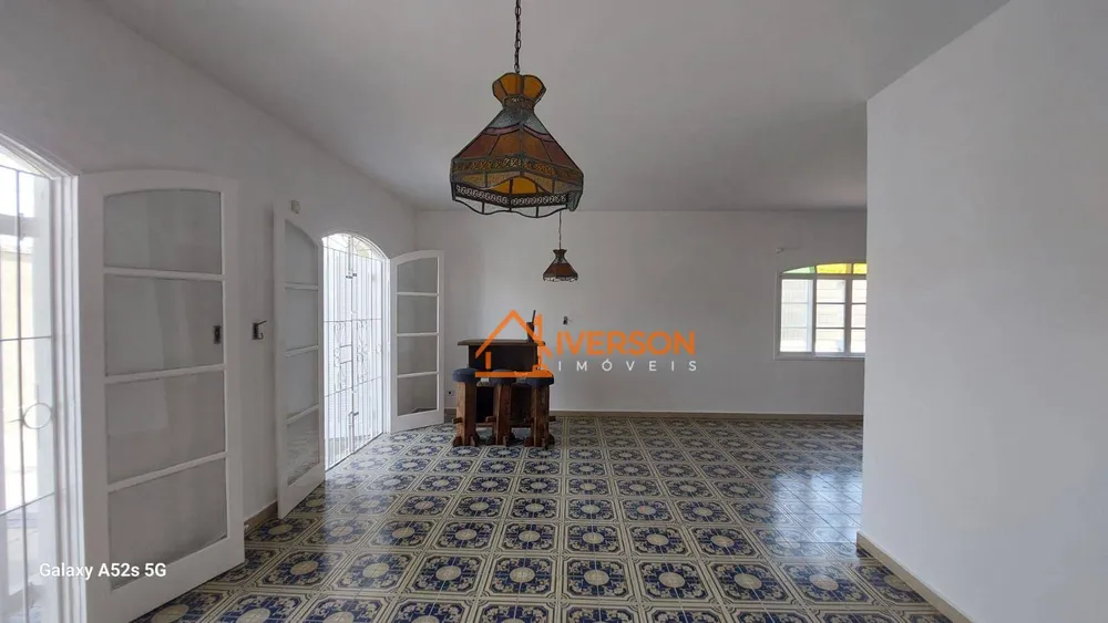 Casa, 5 quartos, 200 m² - Foto 1