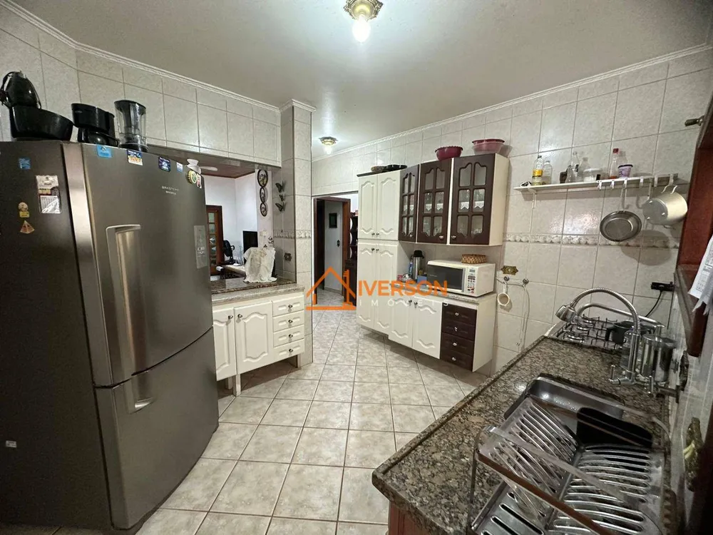 Casa, 5 quartos, 190 m² - Foto 3