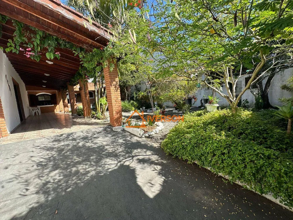 Casa, 6 quartos, 425 m² - Foto 1