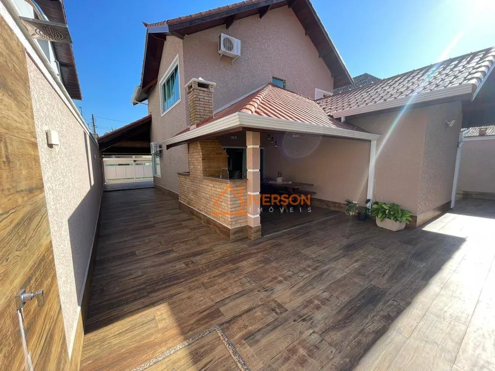 Sobrado, 3 quartos, 196 m² - Foto 2