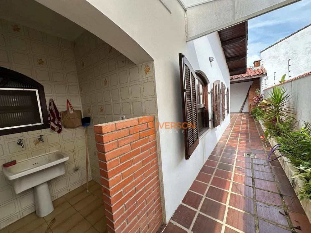 Casa, 4 quartos, 240 m² - Foto 1