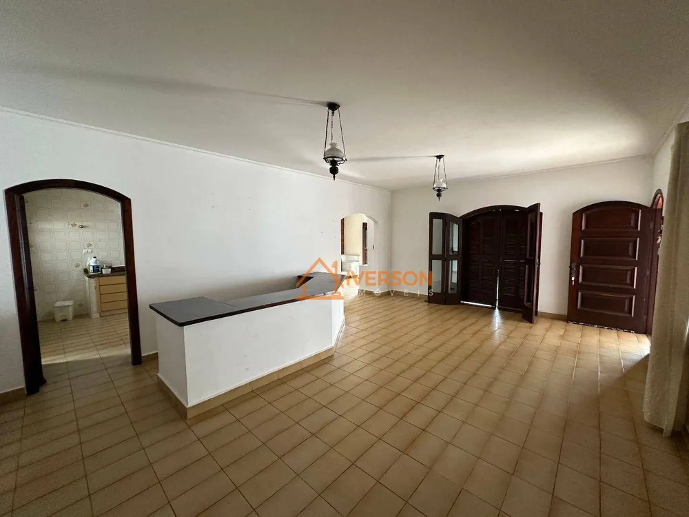Casa, 4 quartos, 240 m² - Foto 1