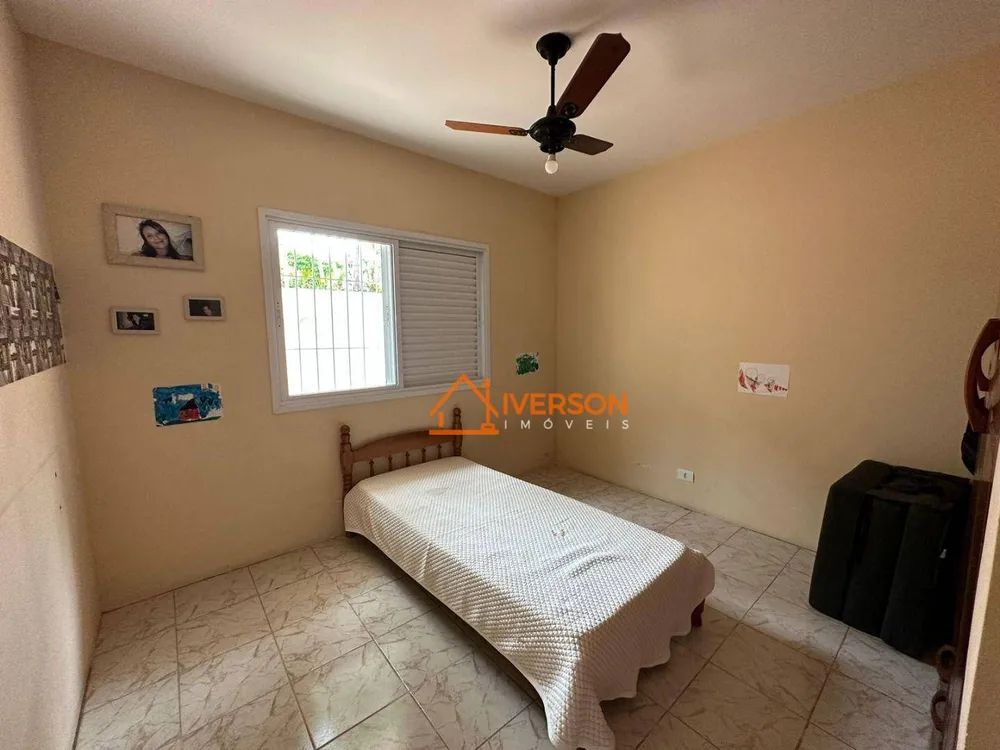 Casa, 5 quartos, 237 m² - Foto 1
