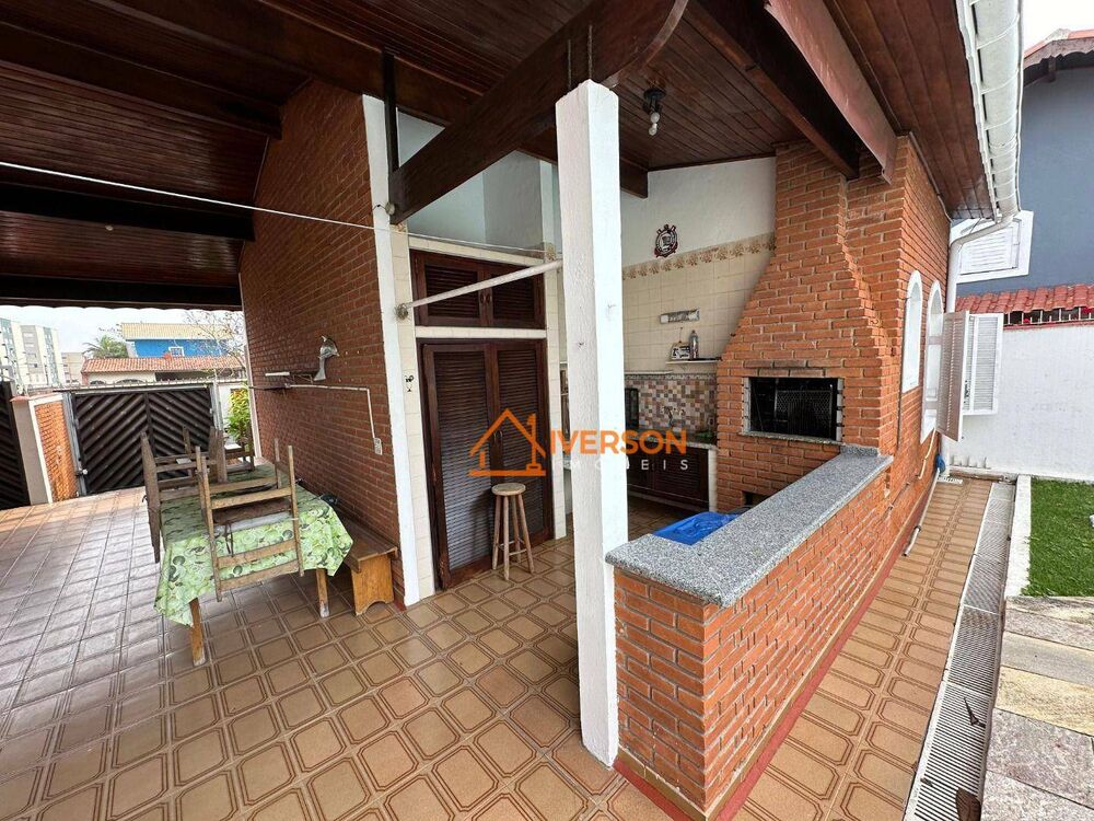 Casa, 3 quartos, 231 m² - Foto 2