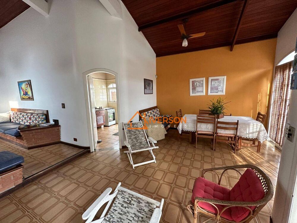 Casa, 3 quartos, 231 m² - Foto 1
