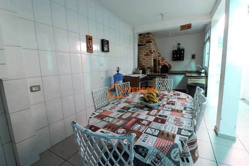 Casa, 4 quartos, 178 m² - Foto 1