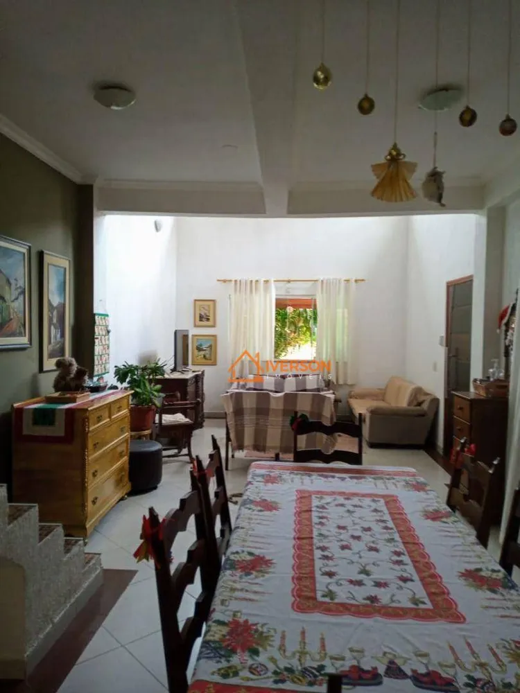 Sobrado, 4 quartos, 262 m² - Foto 1