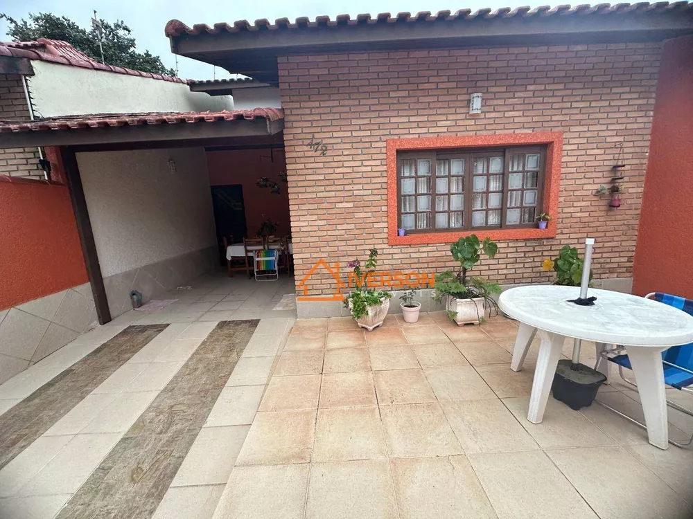 Casa à venda com 3 quartos, 107m² - Foto 1