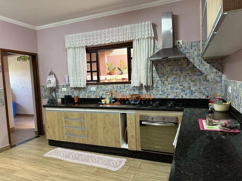 Casa, 3 quartos, 195 m² - Foto 1