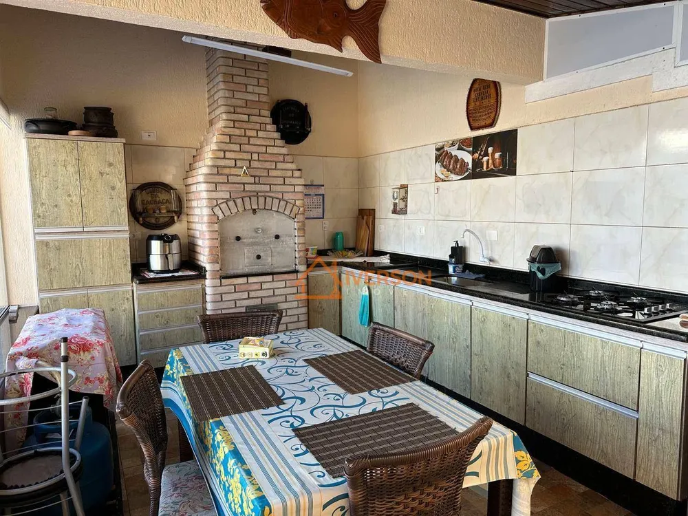 Casa, 3 quartos, 195 m² - Foto 1
