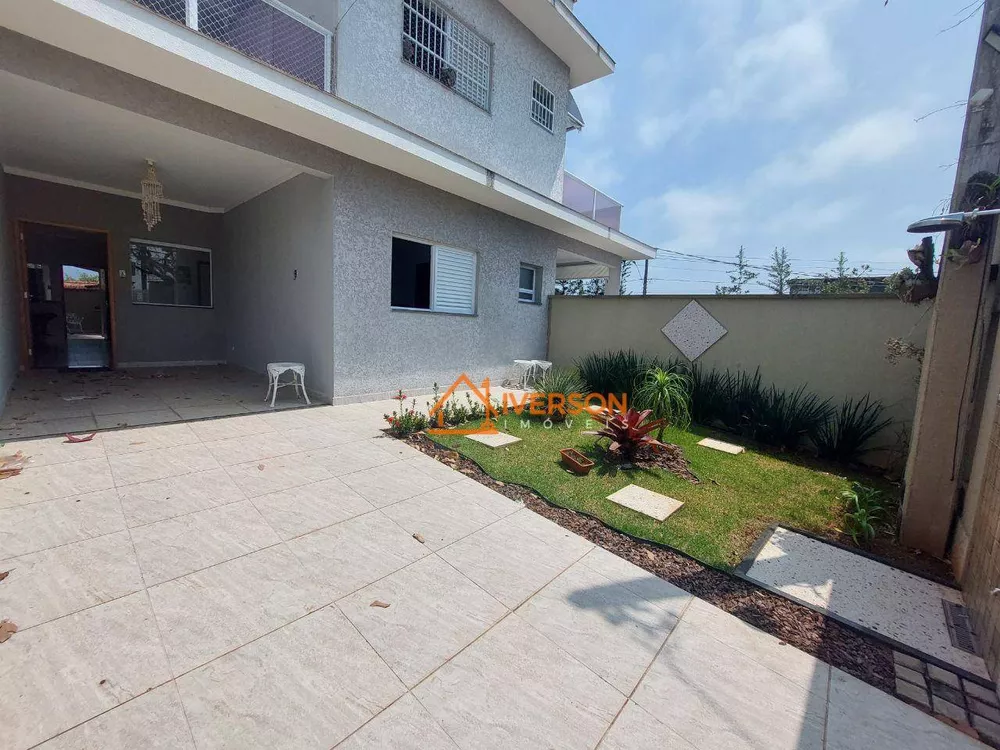 Casa à venda com 2 quartos, 80m² - Foto 1