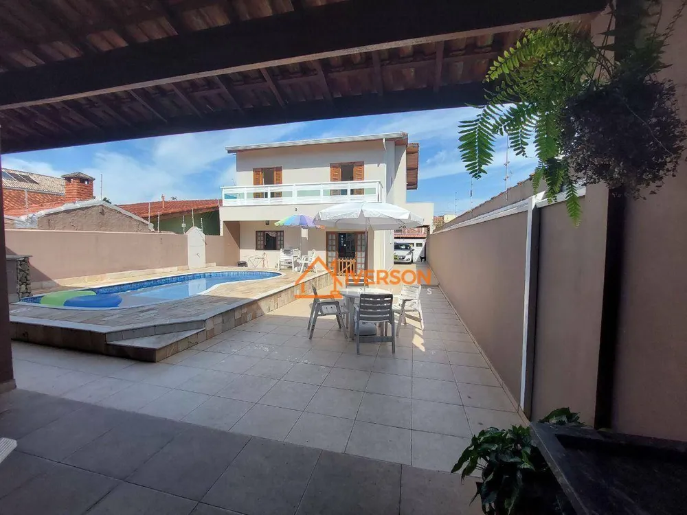 Sobrado, 4 quartos, 197 m² - Foto 1