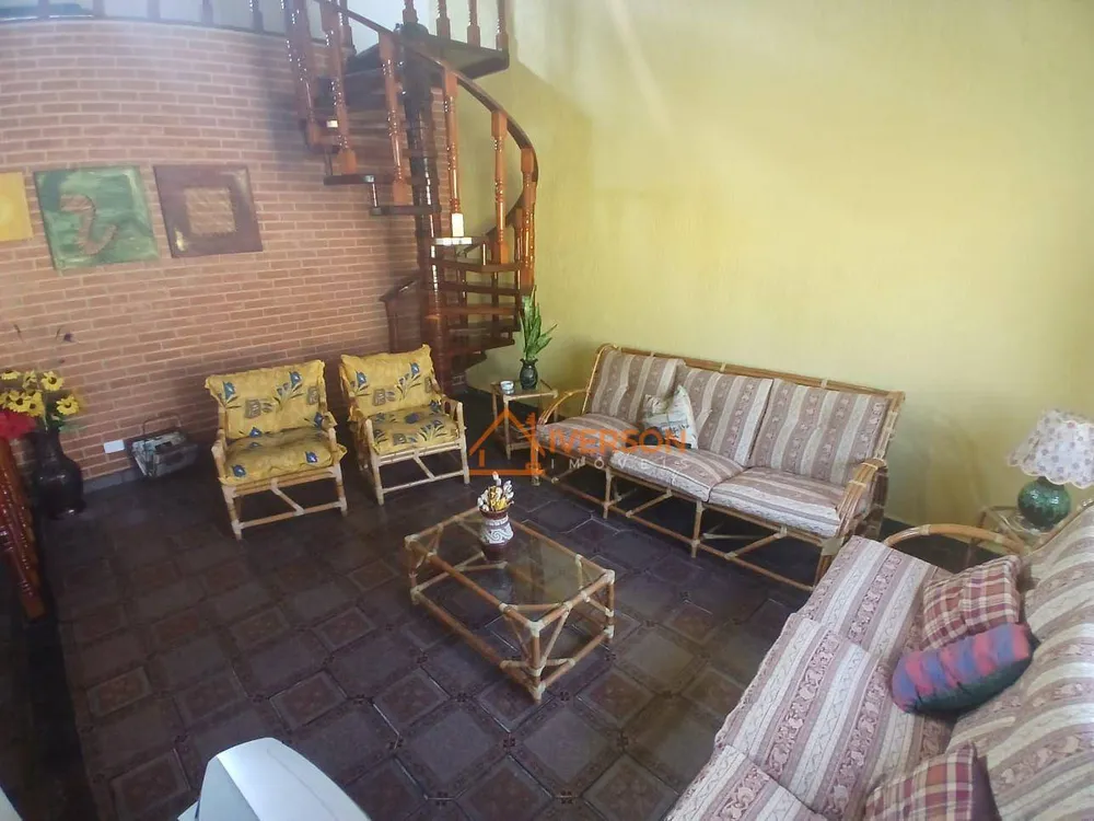 Casa, 3 quartos, 199 m² - Foto 2