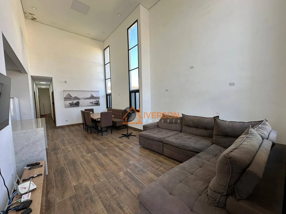 Casa, 4 quartos, 225 m² - Foto 1