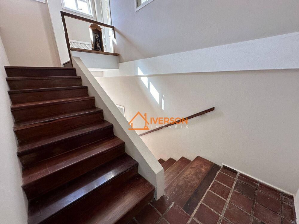 Casa à venda com 4 quartos, 216m² - Foto 4