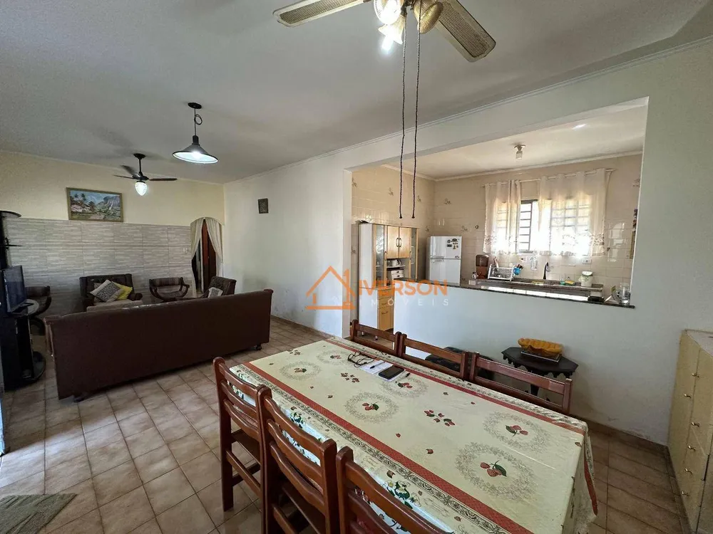 Casa, 3 quartos, 162 m² - Foto 2