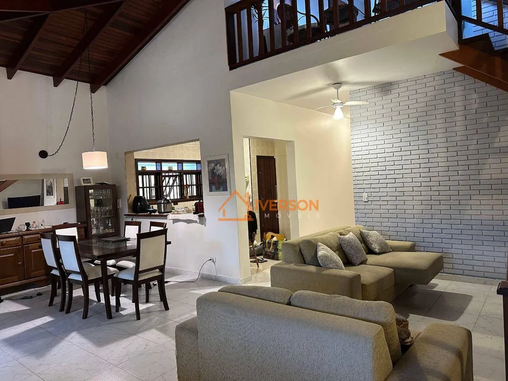 Casa, 3 quartos, 243 m² - Foto 1