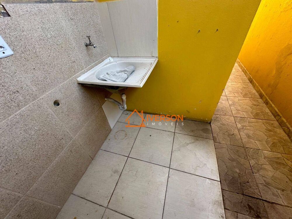 Casa à venda com 2 quartos, 84m² - Foto 4
