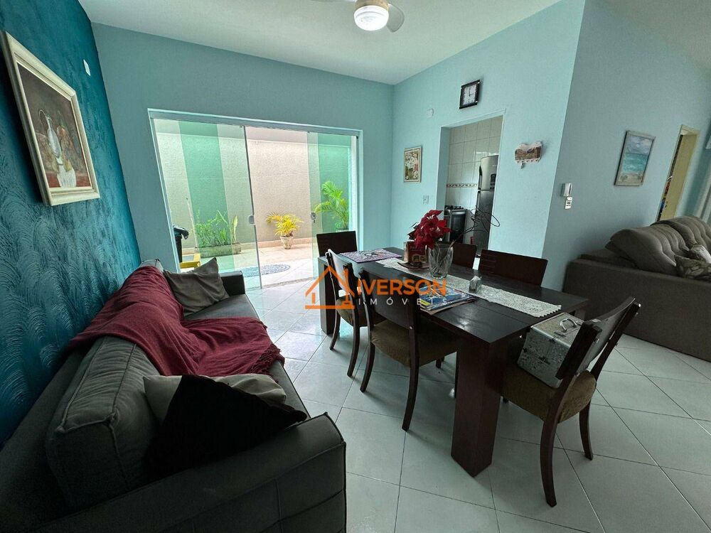 Casa à venda com 3 quartos, 160m² - Foto 1