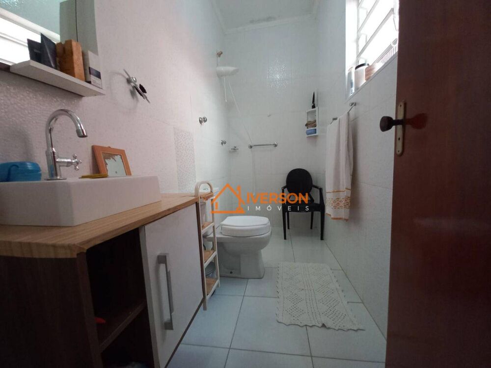 Casa à venda com 3 quartos, 149m² - Foto 2
